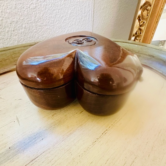 Vintage Heart Shaped Wood Trinket Box with Monogram P - Picture 6 of 12